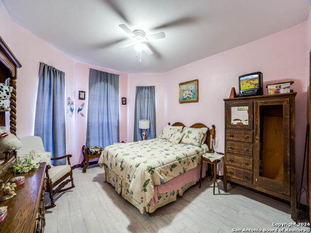 Image 15 of 27 For 403 Hackberry