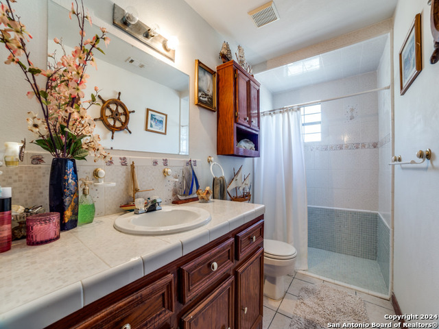 Image 16 of 27 For 403 Hackberry