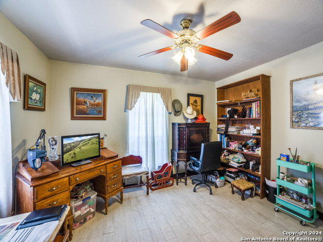 Image 17 of 27 For 403 Hackberry