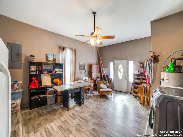 Image 19 of 27 For 403 Hackberry