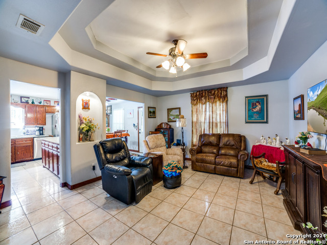 Image 7 of 27 For 403 Hackberry