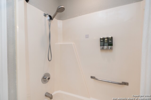 Image 17 of 35 For 306 Dietert Ln 103