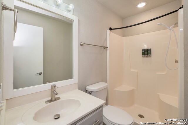 Image 24 of 35 For 306 Dietert Ln 103