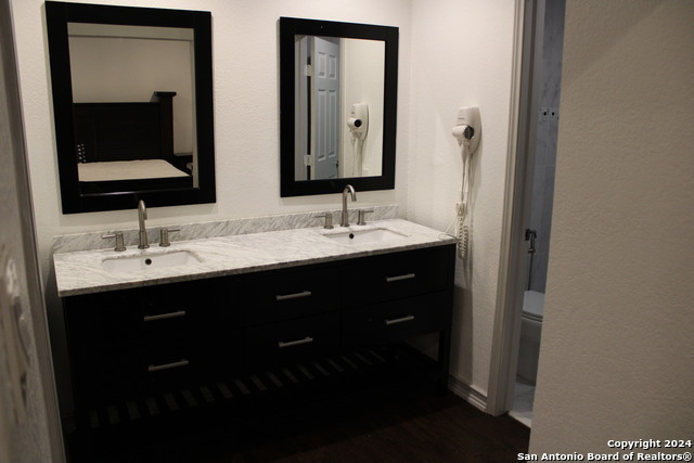 Image 4 of 24 For 3002 Shingle Oak Dr