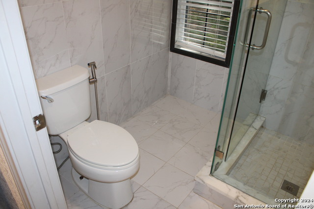 Image 5 of 24 For 3002 Shingle Oak Dr