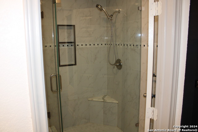 Image 6 of 24 For 3002 Shingle Oak Dr