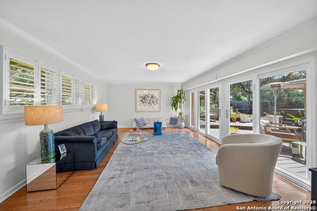 Listing photo id 9 for 318 Northridge