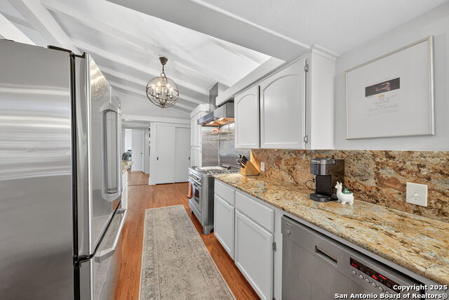 Listing photo id 13 for 318 Northridge