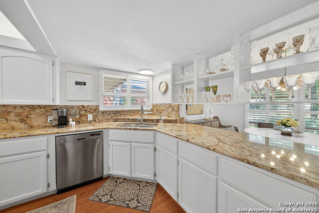 Listing photo id 14 for 318 Northridge