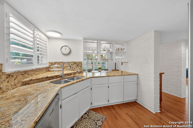 Listing photo id 15 for 318 Northridge