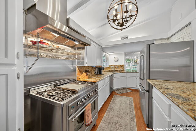 Listing photo id 16 for 318 Northridge