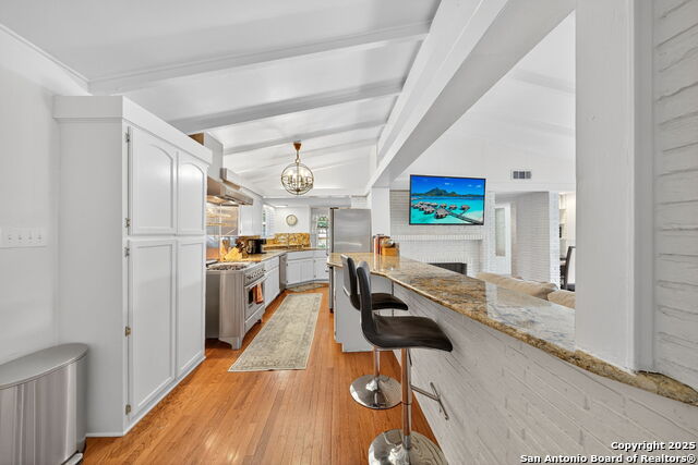 Listing photo id 17 for 318 Northridge