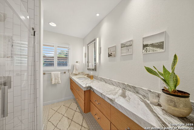 Listing photo id 24 for 318 Northridge