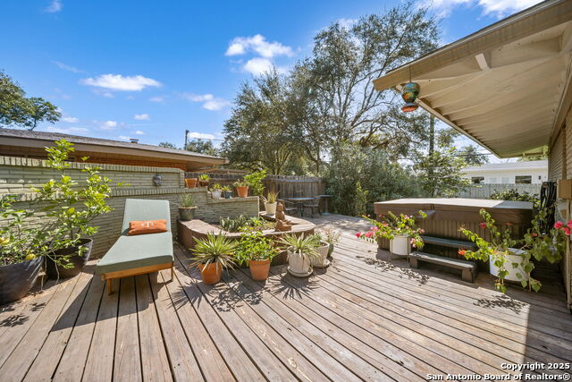 Listing photo id 26 for 318 Northridge