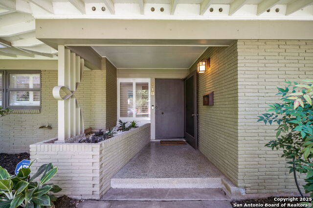 Listing photo id 1 for 318 Northridge