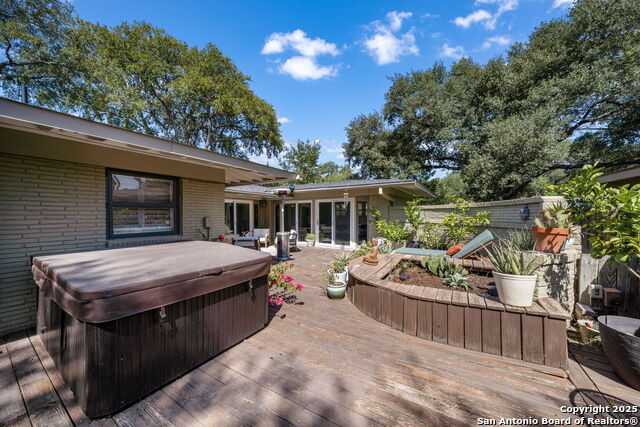 Listing photo id 28 for 318 Northridge