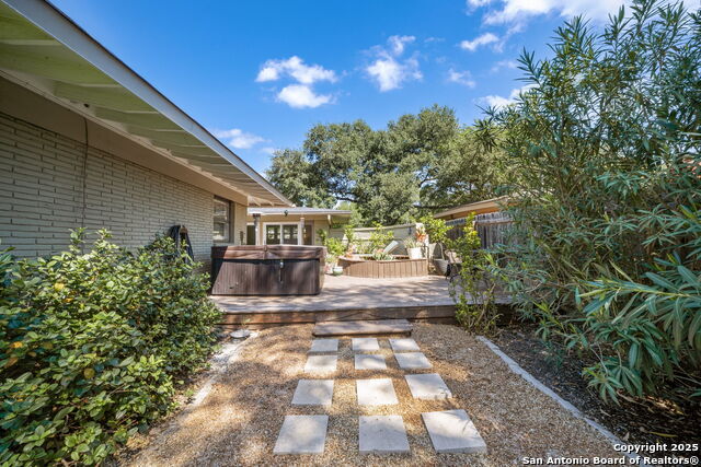 Listing photo id 29 for 318 Northridge