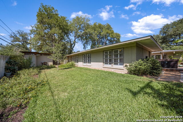 Listing photo id 32 for 318 Northridge