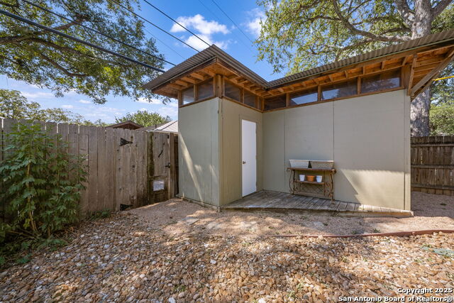 Listing photo id 35 for 318 Northridge