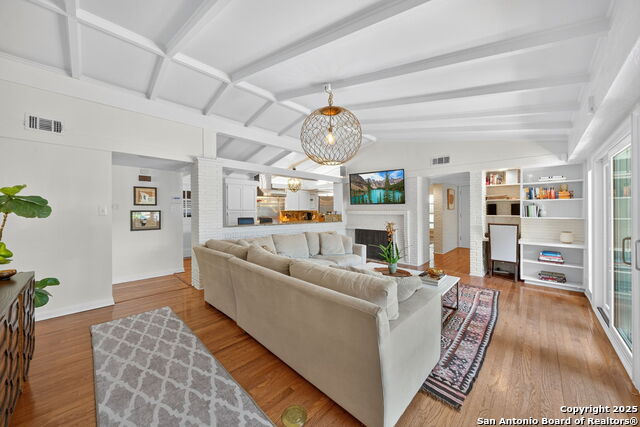 Listing photo id 6 for 318 Northridge