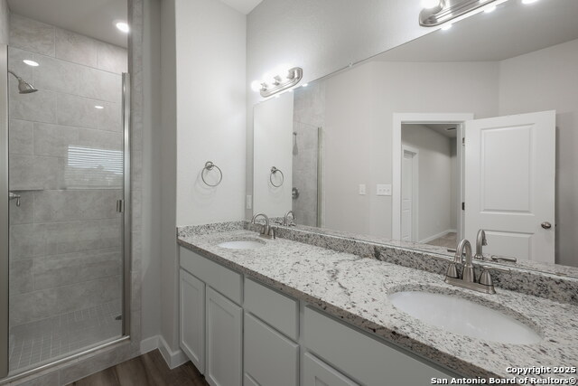 Image 10 of 21 For 21402-21406 James Charles