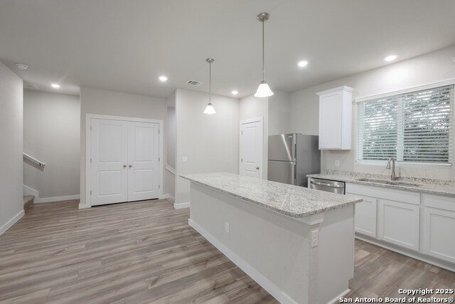 Image 4 of 21 For 21402-21406 James Charles