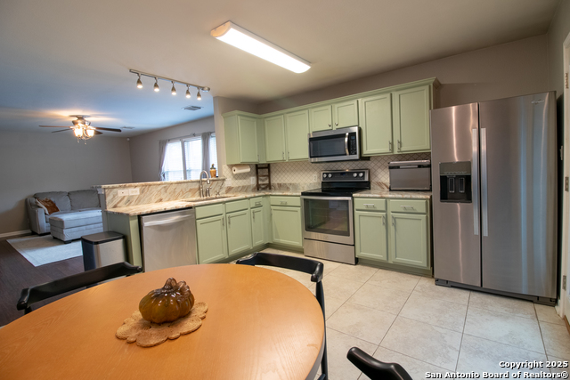 Image 10 of 27 For 174 Spice Oak Ln