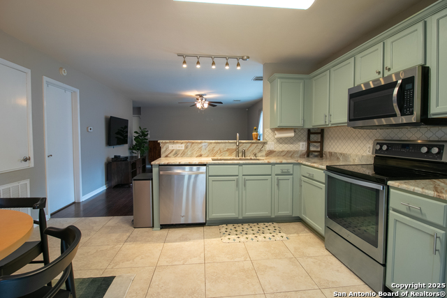 Image 11 of 27 For 174 Spice Oak Ln