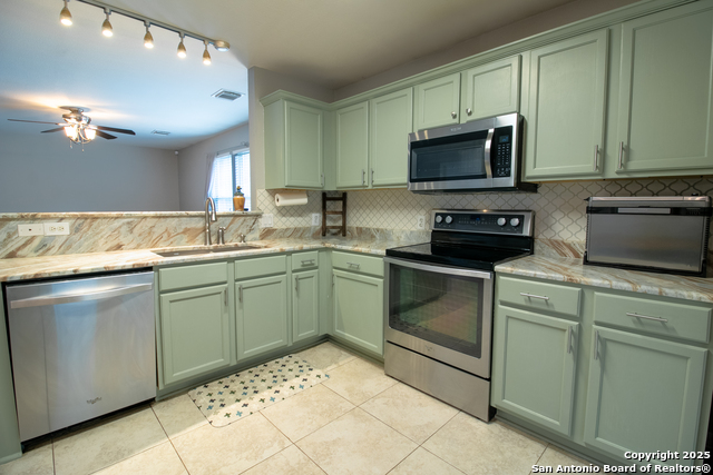 Image 9 of 27 For 174 Spice Oak Ln