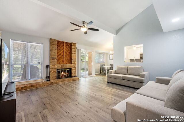 Listing photo id 5 for 5638 Timber Wagon