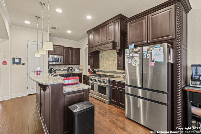 Listing photo id 11 for 4603 Camden Heights