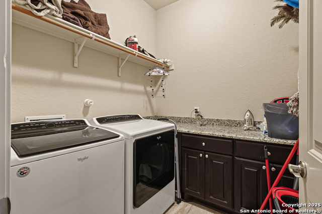 Listing photo id 14 for 4603 Camden Heights