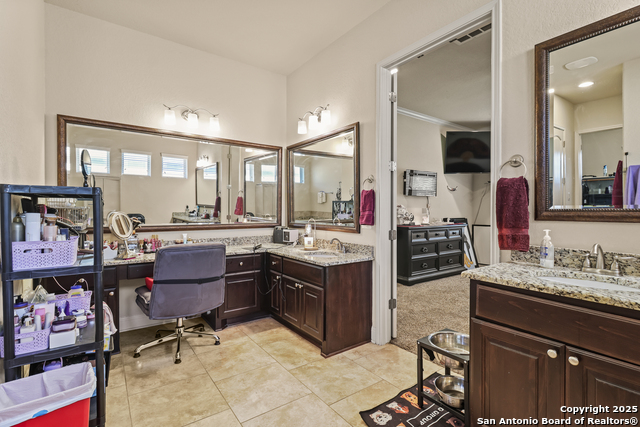 Listing photo id 19 for 4603 Camden Heights