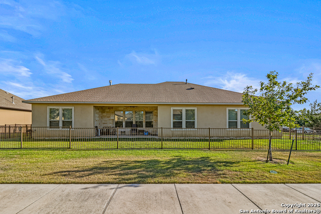 Listing photo id 30 for 4603 Camden Heights