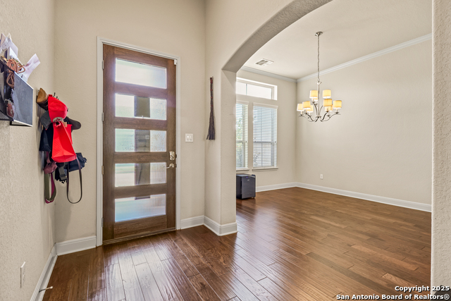 Listing photo id 5 for 4603 Camden Heights