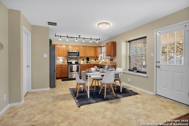 Image 12 of 35 For 250 Val Verde