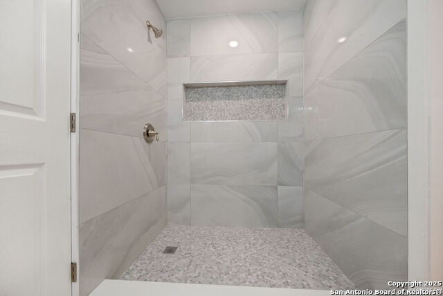 Listing photo id 7 for 235 Wainwright