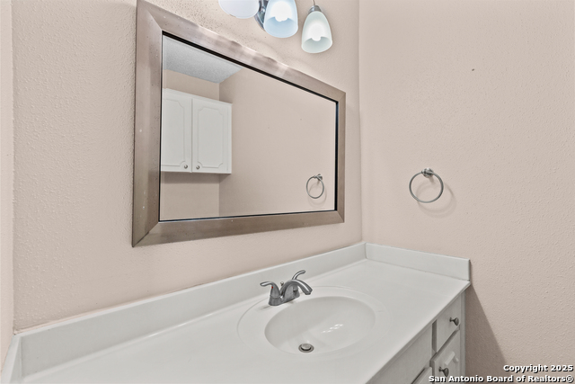 Image 12 of 19 For 6427 Wurzbach Rd  54