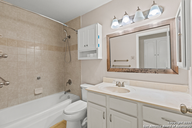 Image 15 of 19 For 6427 Wurzbach Rd  54