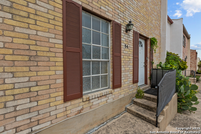 Image 4 of 19 For 6427 Wurzbach Rd  54