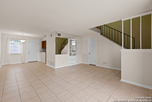 Image 5 of 19 For 6427 Wurzbach Rd  54