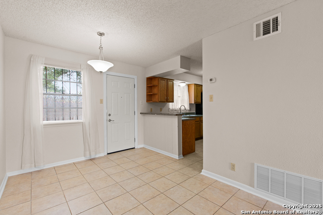 Image 7 of 19 For 6427 Wurzbach Rd  54