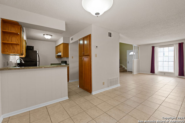 Image 8 of 19 For 6427 Wurzbach Rd  54