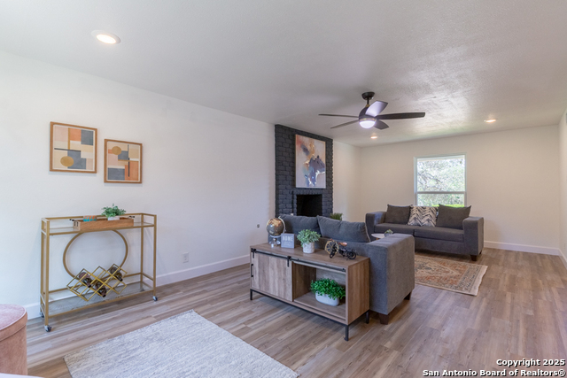 Listing photo id 8 for 15611 Heimer