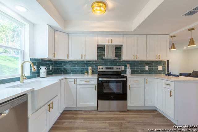 Listing photo id 11 for 15611 Heimer