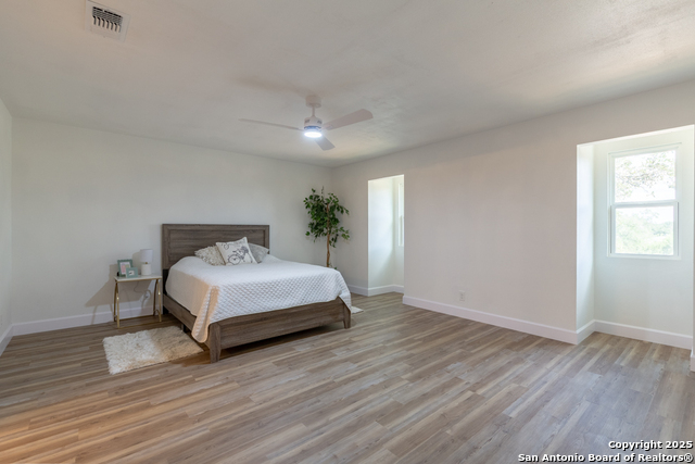 Listing photo id 17 for 15611 Heimer