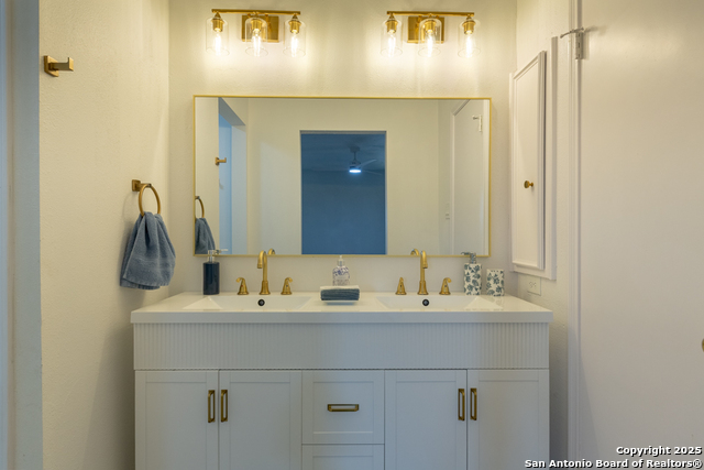 Listing photo id 19 for 15611 Heimer