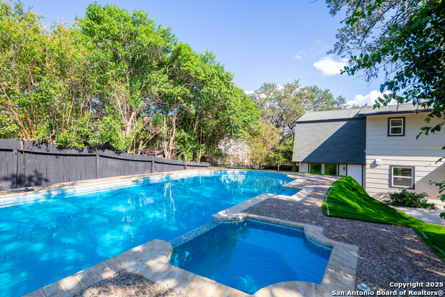 Listing photo id 28 for 15611 Heimer