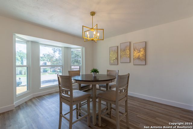 Listing photo id 2 for 15611 Heimer