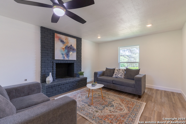 Listing photo id 4 for 15611 Heimer